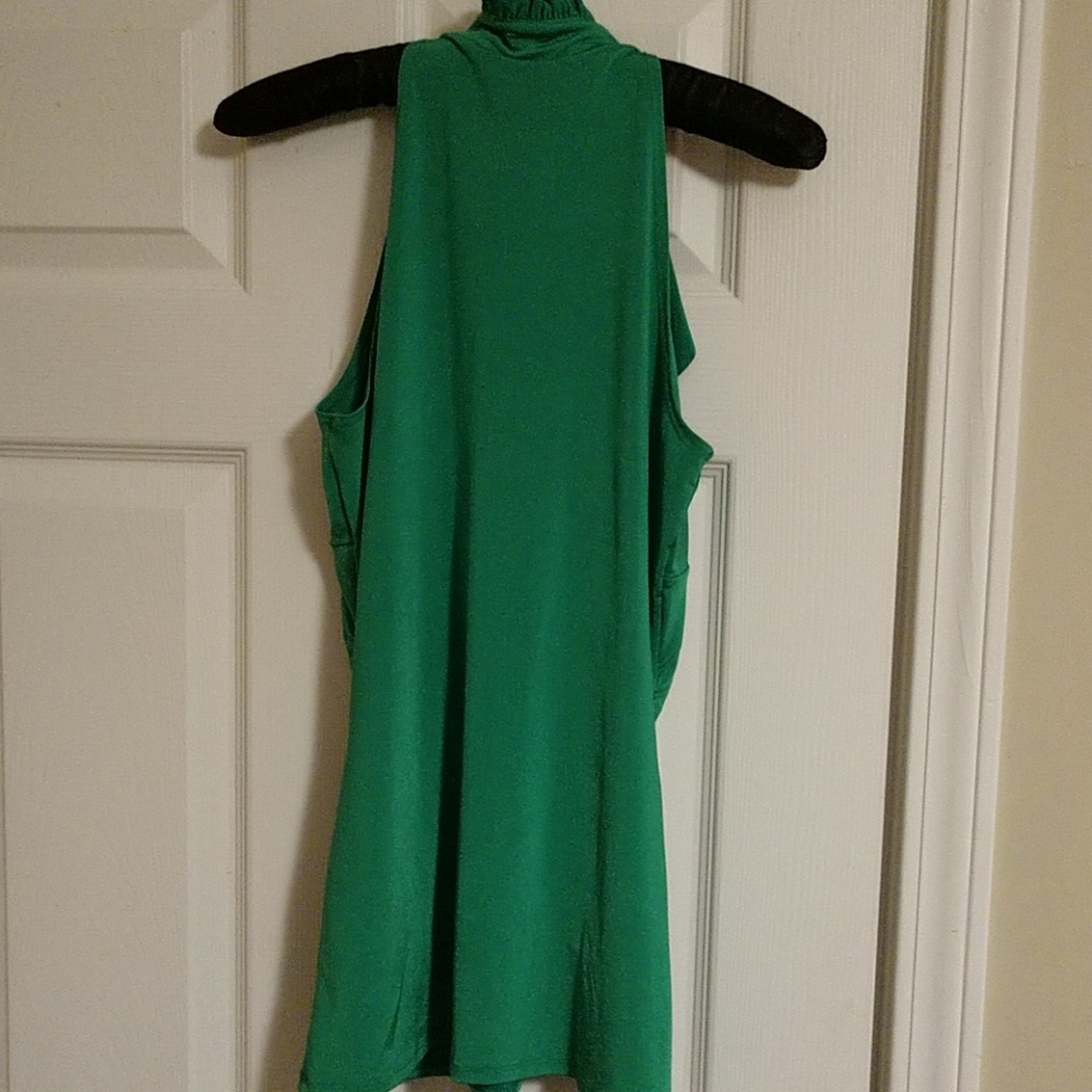 Body Central silky flowing sleeveless top - Picture 5 of 6